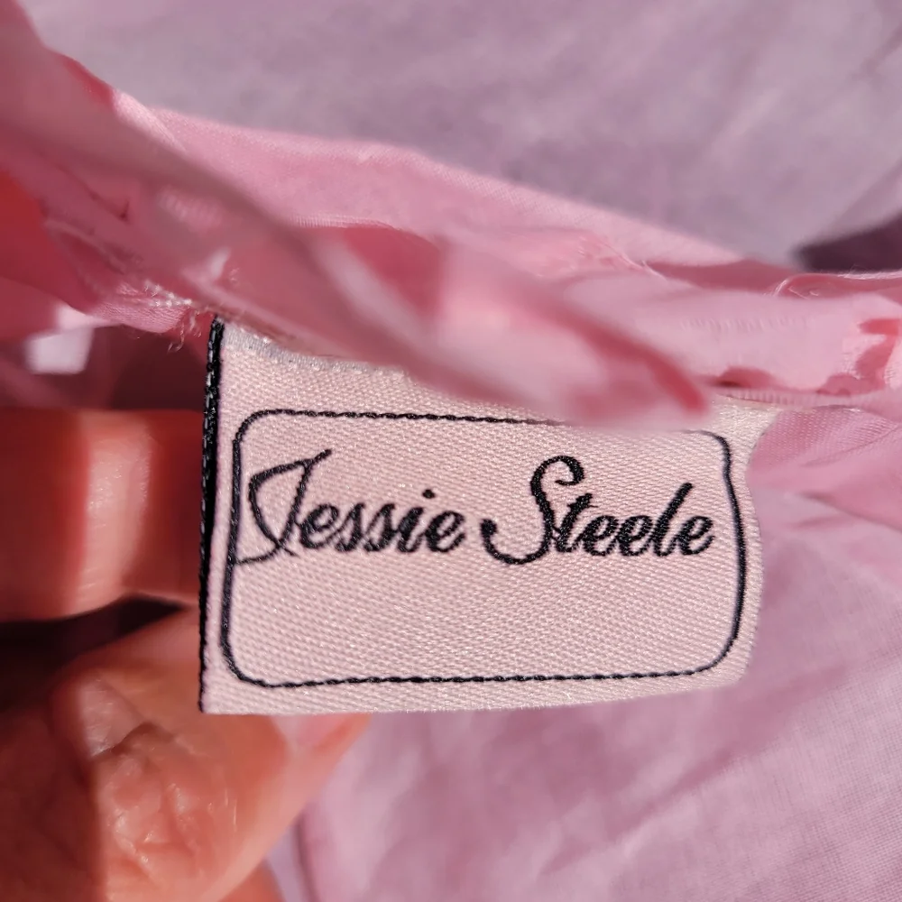 Jessie Steele Limited Edition Fancy Apron ~ NWT ~ Pretty Pink ~ OSFM ~ MCM Vibe